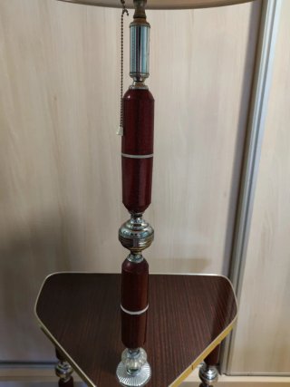Lámpara de pie vintage con mesita