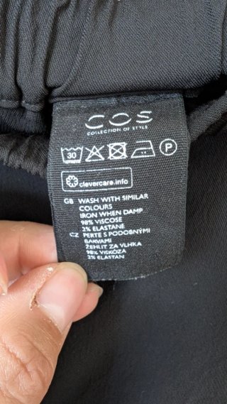 Pantalones de tela COS talla 44