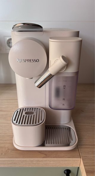 Cafetera Nespresso Lattissima One Blanca.