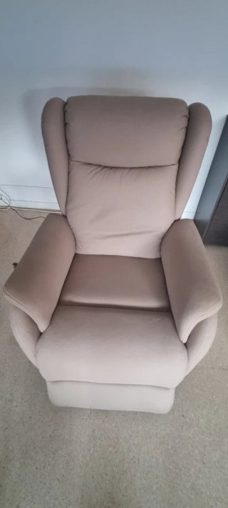 Sillón reclinable beige tela.