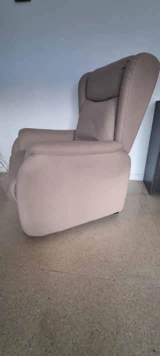 Sillón reclinable beige tela.
