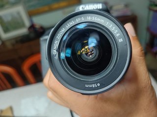 Canon EOS 2000D + Objetivo EF-S 18-55mm IS II