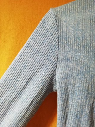 Jersey azul con cremallera