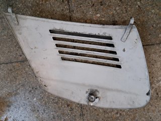 Vespa Primavera. Tapa motor.