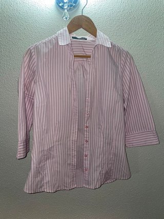 Camisa de mujer rosa y blanca