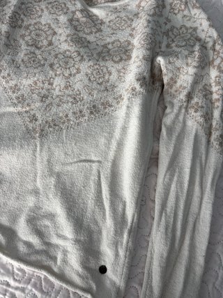 Jersey blanco floral cálido y fino
