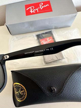 Occhiali da sole Ray-Ban Wayfarer nuovi