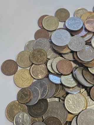 Coqueto saco regalo 200+ Monedas  Internacionales.