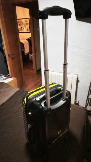 Trolley de viaje rayas blanco y amarillo