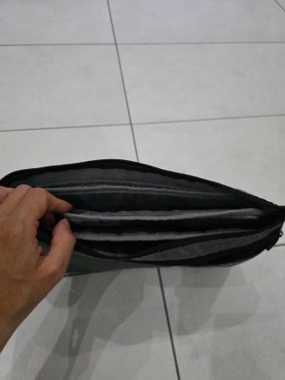 Pochette grigia tessuto tecnico multitasche