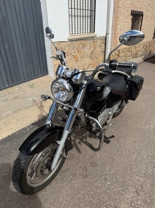 Hyosung Aquila GV125 Cruiser Negra