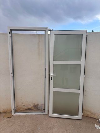 Puerta de aluminio para patio
