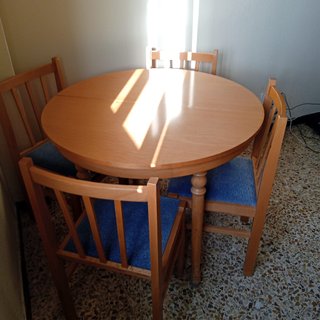 Práctica mesa redonda madera + 4 sillas