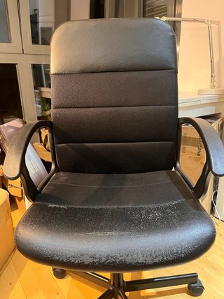 Silla de oficina giratoria negra