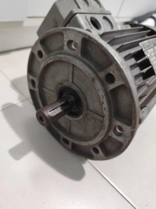 Motor Eléctrico VEMAT Trifásico 0.55 kW