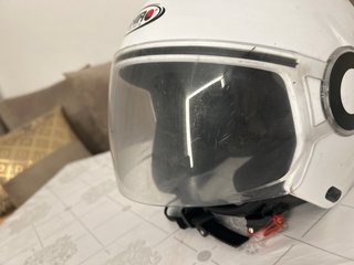 Casco Moto Blanco con Visera