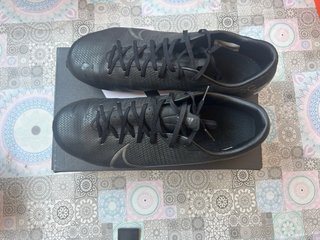 Zapatillas Nike Fútbol Negras y Plateadas