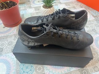 Zapatillas Nike Fútbol Negras y Plateadas
