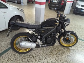 Yamaha XSR 125 Legacy Negra y Dorada Como nueva
