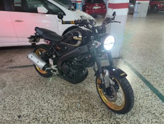 Yamaha XSR 125 Legacy Negra y Dorada Como nueva