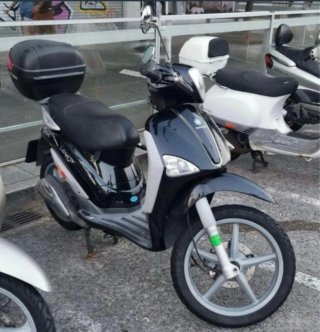 Piaggio Liberty 125 Scooter Negra y Plata