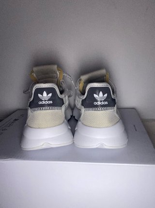 Zapatillas Adidas Niño Beige y Blanco