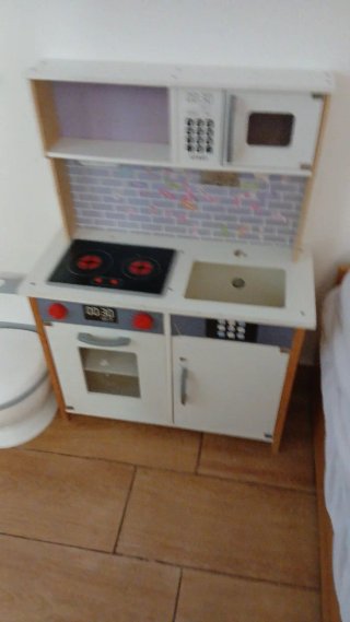 Cocina de juguete de madera