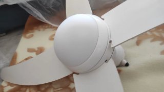 Ventilador de techo blanco