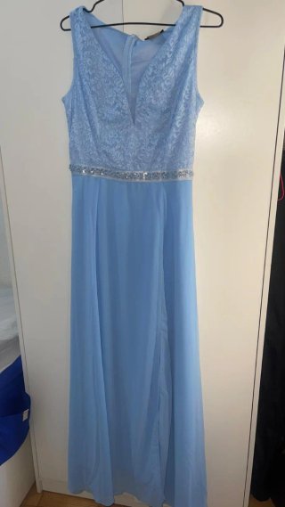 Vestido largo azul con abertura