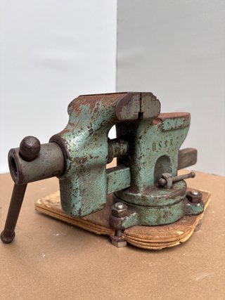 Tornillo de banco USSR giratorio