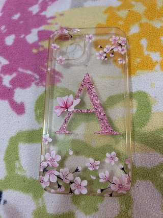 Funda iPhone 13 con inicial A y flores