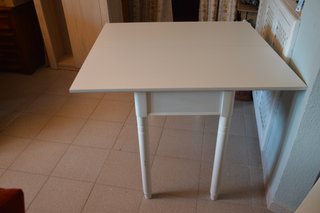 Mesa de cocina blanca con 2 cajones +2 sillas