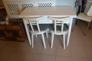 Mesa de cocina blanca con 2 cajones +2 sillas