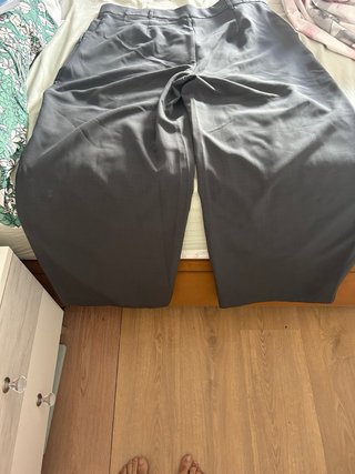 Pantalón ancho gris