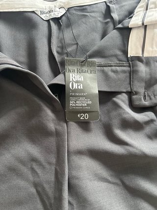 Pantalón ancho gris