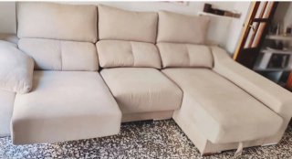 Sofá de tela beige