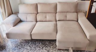 Sofá de tela beige