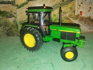 Tractor John Deere 3350