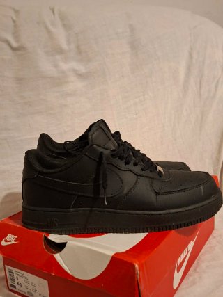 Nike air force 1 color negro