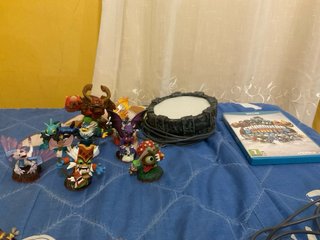 Wii U Skylanders Giants + Portal + Figuras