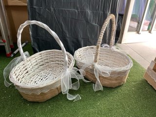 Cesta de ceremonia blanca y beige
