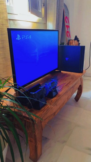 PS4 Pro Negra + 2 Mandos y Juegos