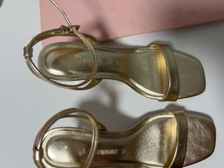 Sandalias Stradivarius Tacon Fino Oro Talla 36