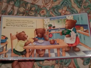 Libro infantil - Teddy's First Day at School
