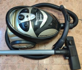 Aspiradora Ufesa Cycletron 2200W
