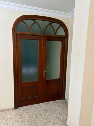 Puerta de madera interior