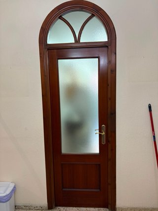 Puerta de madera interior