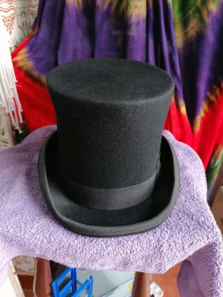 Sombrero Chistera Negro con Plumas