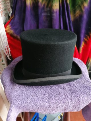 Sombrero Chistera Negro con Plumas