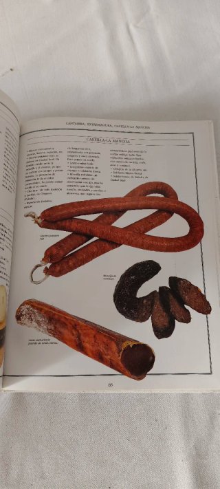 4 libros de tapa dura